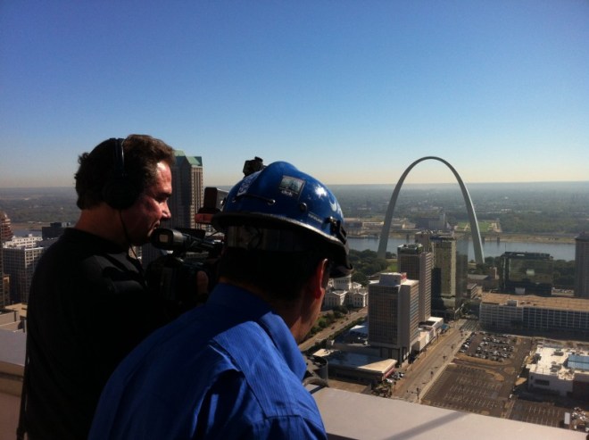 A beautiful shot of the arch in downtown Saint Louis.